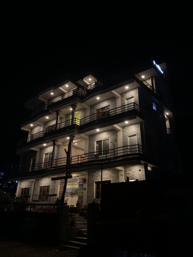 Hotel October Inn Покхара Екстер'єр фото