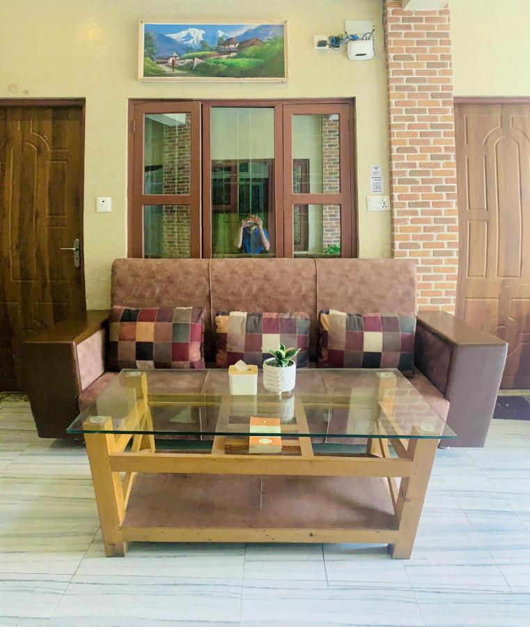 Hotel October Inn Покхара Екстер'єр фото