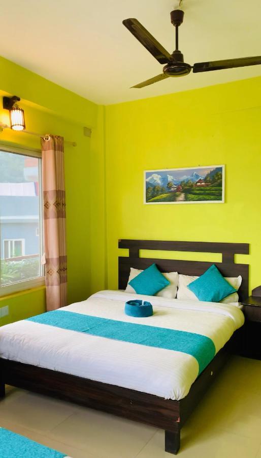 Hotel October Inn Покхара Екстер'єр фото